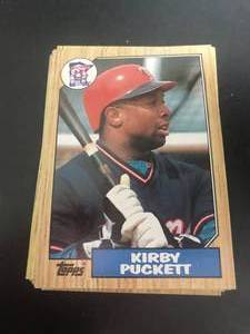 lot 105 image: 25 Kirby Puckett 1987 Topps