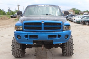 lot 7820 image: 1999 Dodge Ram 1500 4x4 - Off Road Lifted -