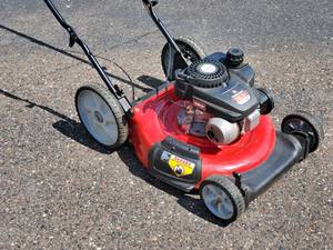 lot 1 image: 21 Deck Power Mower by Yard Machines
