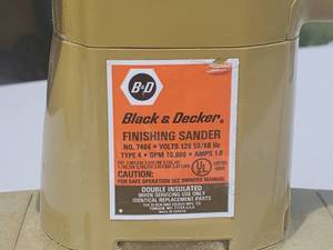 lot 13 image: Black & Decker Finishing Sander