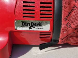 lot 24 image: Hand Held Dirt Devil Vacuum