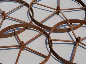 lot 39 image: (4) Metal Wagon Wheels