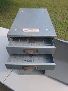 lot 54 image: Metal Locking Storage Cabinet no Key