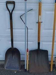 lot 67 image: (6) Yard Tools