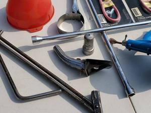 lot 68 image: Garage Accessories Lot
