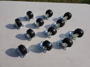 lot 56 image: (12) Small Casters Lot