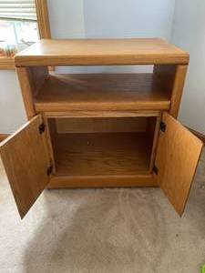 lot 82 image: Wooden Rolling TV  Entertainment Stand