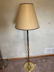 lot 101 image: Brass Floor Lamp