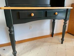 lot 111 image: Wooden 2 Drawer 2 Shelf Display Cabinet