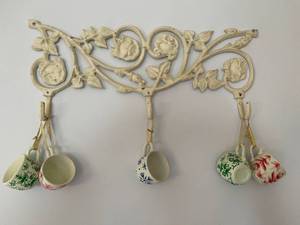 lot 112 image: Vintage Metal Wall Mount Rack With Tea Cups