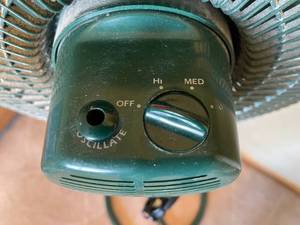 lot 137 image: Holmes Oscillating 3 Speed Floor Fan