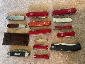 lot 144 image: Assorted Pocket Knives