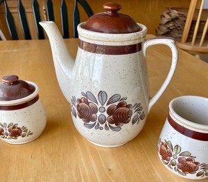 lot 179 image: Terrific Tea Set