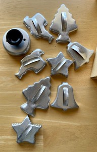 lot 183 image: Mirror CookiePastry Press and Decorator Set plus Cookie Cutters