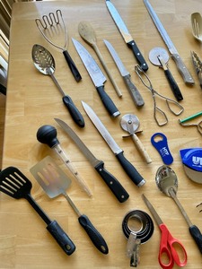 lot 178 image: Kitchen Utensils