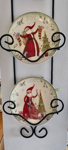 lot 191 image: Santa Plates on a Plate Stand