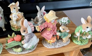 lot 203 image: My Blushing Bunnies Figurines