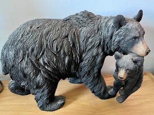 lot 206 image: Resin Bear Figures