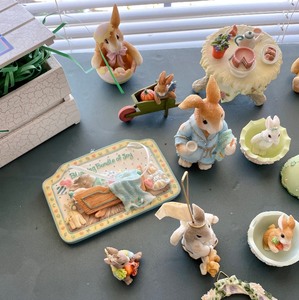 lot 220 image: My Blushing Bunnies Figurines