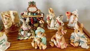 lot 208 image: My Blushing Bunnies Figurines
