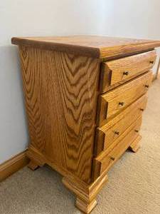 lot 253 image: Small Chest of Drawers w 4 Drawers