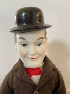 lot 265 image: Vintage Laurel & Hardy Dolls w Stands