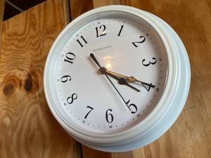 lot 310 image: Ingraham Battery Operated Wall Clock