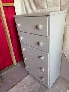 lot 322 image: Five Drawer Dresser