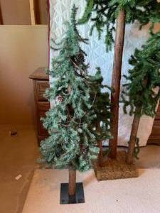 lot 328 image: Christmas Tree Deco