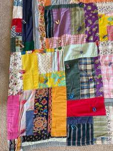 lot 332 image: Vintage Quilt