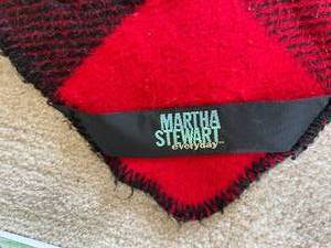lot 334 image: Martha Stewart Everyday Throw and Small Quilt