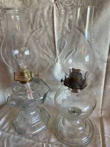 lot 335 image: 2 Clear Glass Oil Lanterns