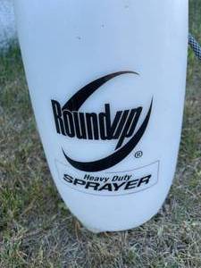 lot 356 image: Round Up 2 Gallon Garden Sprayer