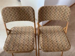 lot 407 image: 2 Samsonite Padded Folding Chairs