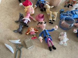 lot 412 image: Rudolph Figures