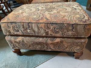 lot 416 image: Floral Chair and matching Hassock