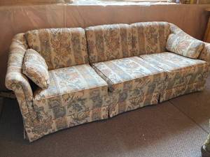 lot 417 image: Floral Highland House Sofa