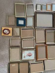 lot 423 image: Picture Frame Lot