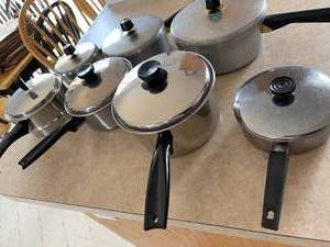 lot 425 image: Pots and Pans