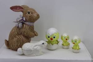 lot 6 image: Ceramic Easter Lot