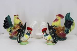 lot 8 image: Ceramic Chickens