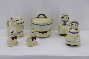 lot 9 image: Ceramic Salt & Pepper Shakers & Pot