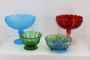 lot 17 image: Glass Candy Dishes