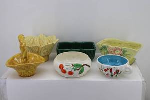 lot 22 image: Pottery Bowls