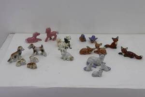 lot 40 image: Ceramic Miniatures