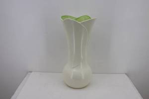 lot 49 image: 14 Red Wing Vase