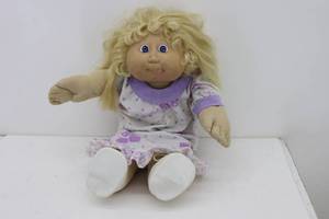 lot 50 image: Cabbage Patch Doll
