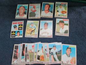 lot 2 image: 25  1970 Topps Baseball Cards...