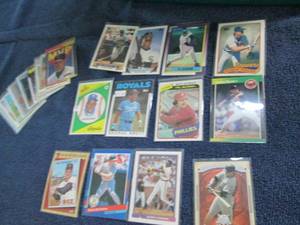 lot 4 image: 25 Baseball Star Cards...