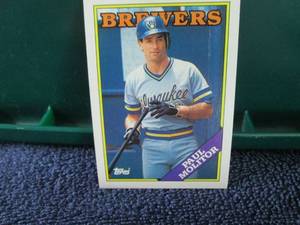 lot 54 image: 50 Paul Molitor Cards...